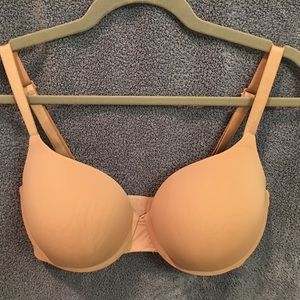 Victoria’s Secret t-shirt bra, 38 DDD